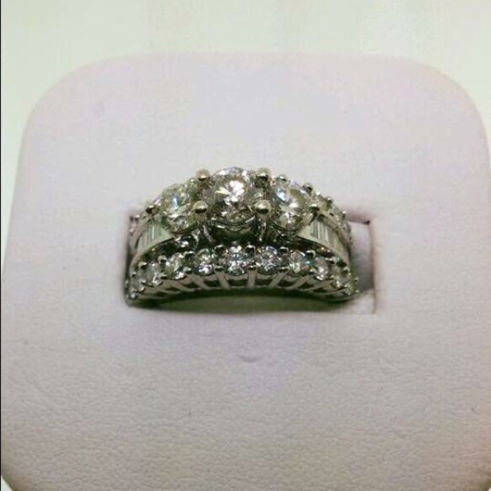 14K white gold & diamond wedding/engagement ring